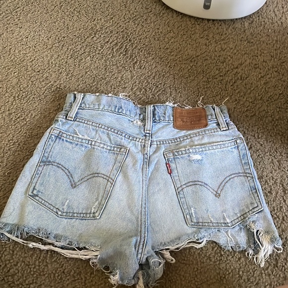 Levi’s Wedgie Shorts - Picture 2 of 3
